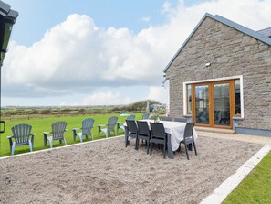 Outdoor dining - CHERRY BLOSSOM COTTAGE, family friendly in Quilty, County Clare (ENNIS)