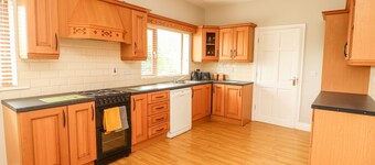 DAISY'S COTTAGE, pet friendly in Listowel, County Kerry