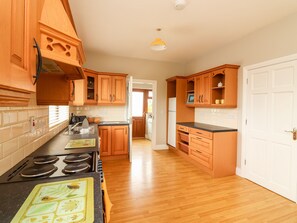 Micro-ondes, four, lave-vaisselle