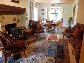 Living area - CORNODE COTTAGE, family friendly in Garrykennedy, County Tipperary (Garrykennedy)