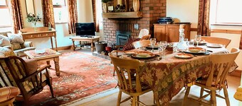 FRAOCH COTTAGE, family friendly in Garrykennedy, County Tipperary
