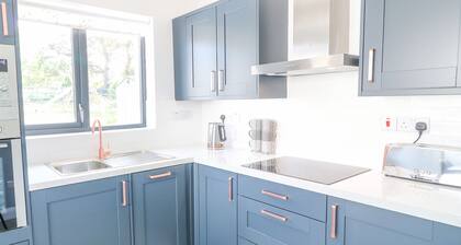 THE COTTAGE, pet friendly, with open fire in Derrybeg, County Donegal