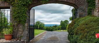COACH HOUSE, family friendly in Borris-In-Ossory, County Laois