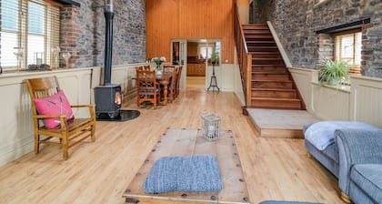 COACH HOUSE, family friendly in Borris-In-Ossory, County Laois