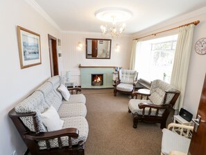 Living area - SEA WATCH HOUSE, pet friendly in Roundstone, County Galway (ROUNDSTONE)