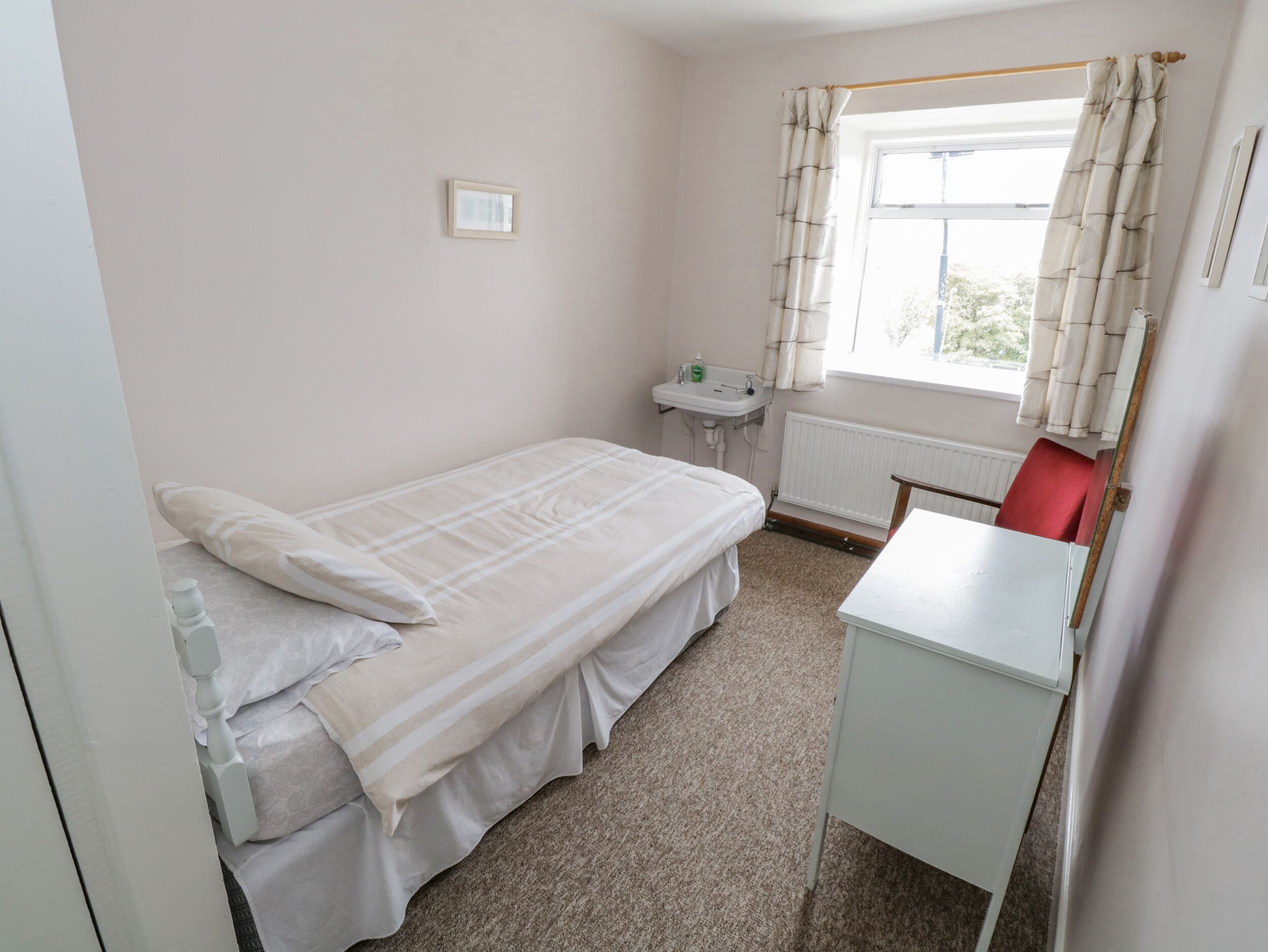 3 bedrooms, Internet