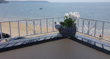 HIGH TIDE, pet friendly, with a garden in Duncannon, County Wexford