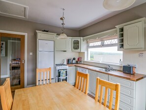 Microwave, oven, dishwasher, cookware/dishes/utensils - ROCKWOOD COTTAGE, pet friendly in Bunclody, County Wexford (Wexford)