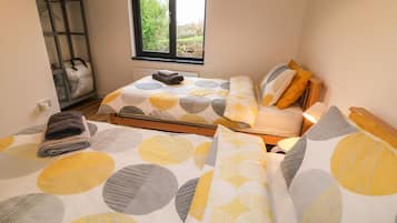 3 bedrooms, travel crib, WiFi
