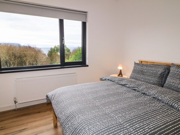 3 bedrooms, travel crib, WiFi