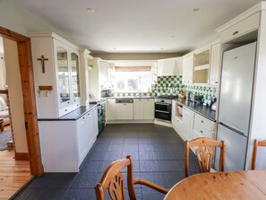 Private kitchen - HOME FARM RETREAT, family friendly in Williamstown, County Galway (WILLIAMSTOWN)