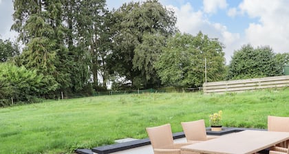 AN GRIANAN, pet friendly, with open fire in Adamstown, County Wexford