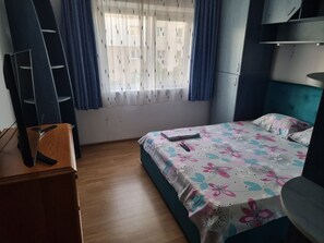 2 bedrooms, iron/ironing board, WiFi, bed sheets