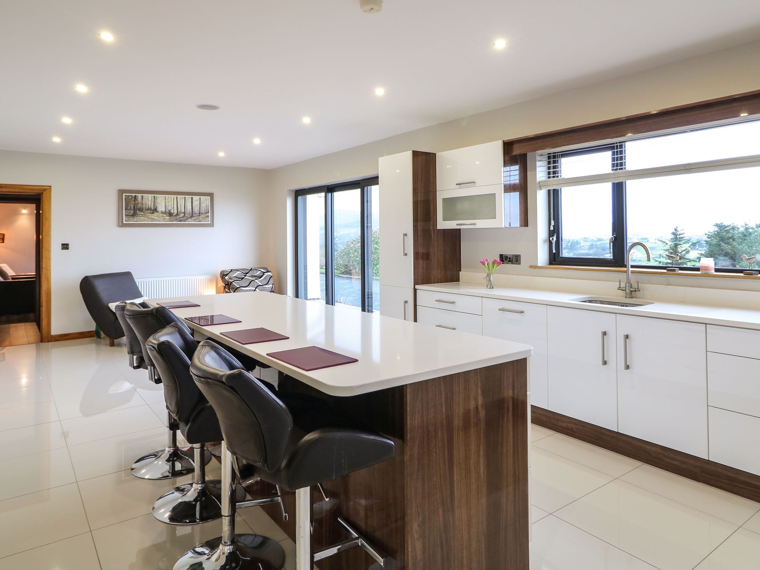 電子レンジ、オーブン、食器洗い機、調理器具と食器