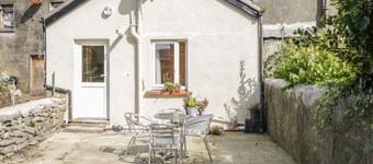 GLEBE HOUSE, pet friendly, with open fire in Ballinrobe, County Mayo