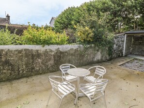 Outdoor dining - GLEBE HOUSE, pet friendly, with open fire in Ballinrobe, County Mayo (BALLINROBE)