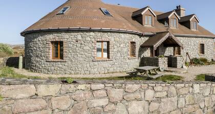 BAILE NA CILLE, pet friendly in Lettermullen, County Galway