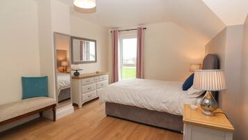 3 bedrooms, travel cot, WiFi