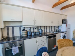 Dishwasher, cookware/dishes/utensils - 83 UPPER JOHN STREET, pet friendly in Wexford Town, County Wexford (Wexford)