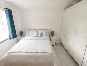 4 makuuhuonetta, vauvan matkasänky, Wi-Fi