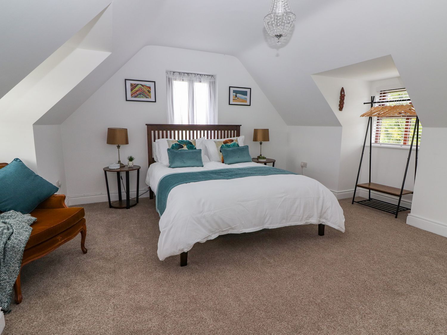 4 bedrooms, travel cot, WiFi