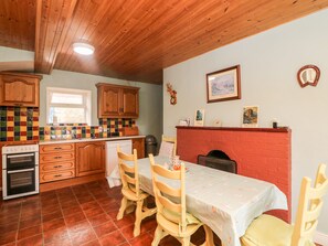 Rentaplats i utensilis de cuina, vaixella i coberteria