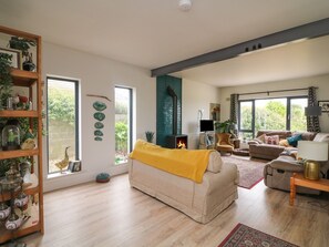 Living area - SONAS, pet friendly, with open fire in Fethard-On-Sea, County Wexford (FETHARD-ON-SEA)