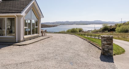 INVERBEG COTTAGE 1, pet friendly, with open fire in Downings