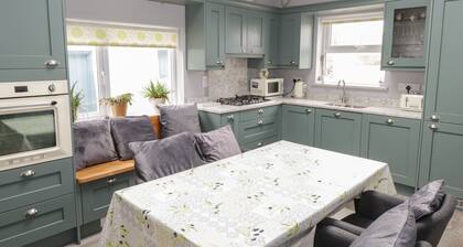 TÍ COILÍN MHAC, pet friendly in Lettermore, County Galway