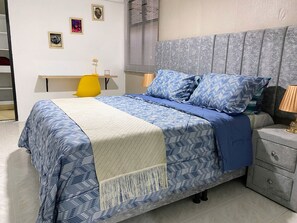 3 bedrooms, WiFi, bed sheets - Apartamento con Excelente Ubicación (Medellín)