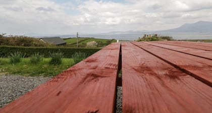 SEA VIEW HOUSE, family friendly in Tully, County Galway