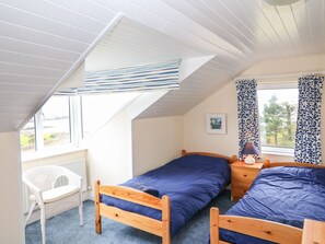 5 bedrooms, travel crib, WiFi