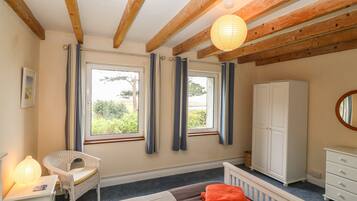 5 bedrooms, travel crib, WiFi