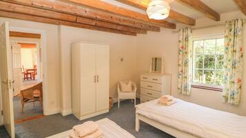 5 bedrooms, travel cot, WiFi