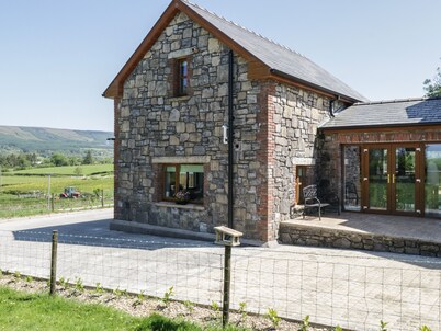 BALLYBOY VIEW, family friendly in Manorhamilton, County Leitrim