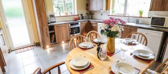 BALLAGHBOY COTTAGE, pet friendly in Boyle, County Roscommon