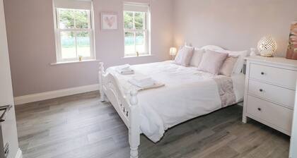 SHROUGHAN, pet friendly, with a garden in Gortahork, County Donegal