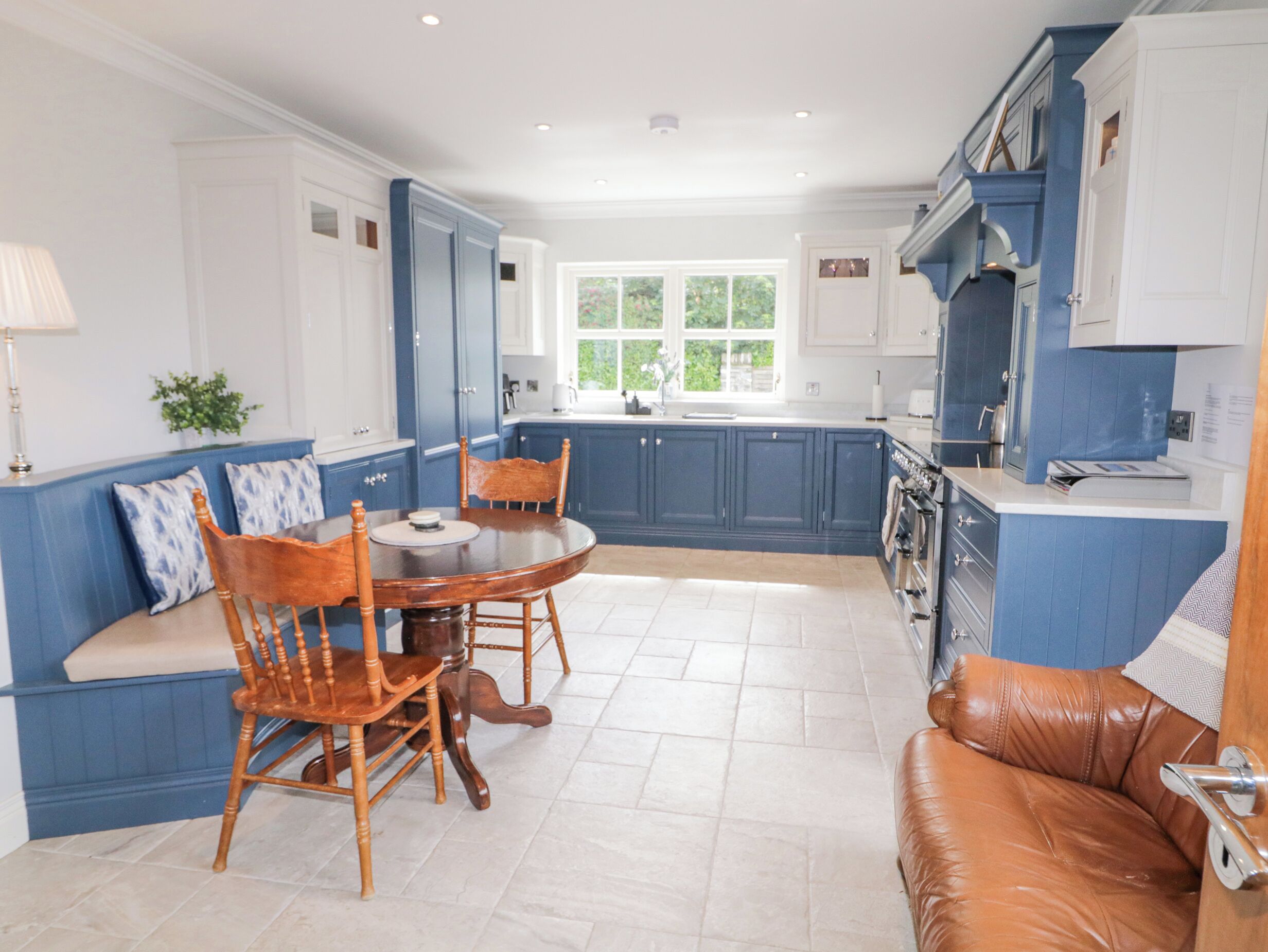 Dishwasher, cookware/dishes/utensils