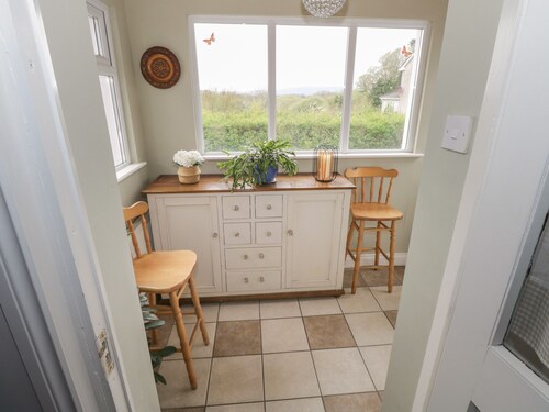 7 AIKENHEAD TERRACE, family friendly in Foxford, County Mayo