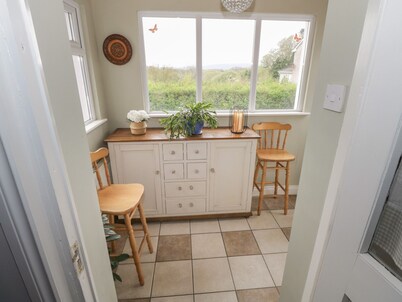 7 AIKENHEAD TERRACE, family friendly in Foxford, County Mayo