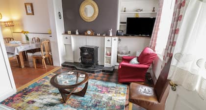 7 AIKENHEAD TERRACE, pet friendly in Foxford, County Mayo