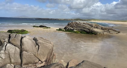 KINCASSLAGH, pet friendly, with open fire in Annagry, County Donegal