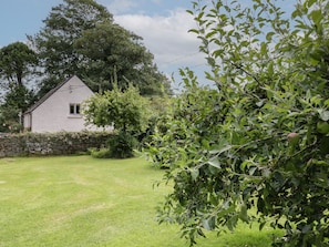 Property grounds - THE OLD RECTORY COACH HOUSE in Rathmullan, County Donegal (Aghavannan Near)