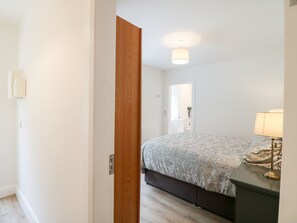 3 bedrooms, travel crib, WiFi