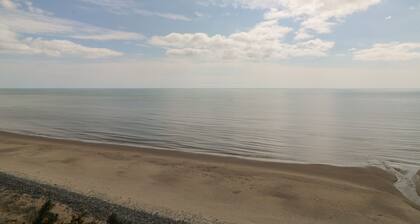 BOLGER HOUSE, pet friendly in Kilmuckridge, County Wexford