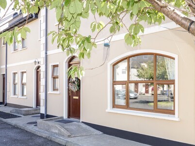 OWEN TUCKER VIEW HOUSE, pet friendly in Ardara, County Donegal