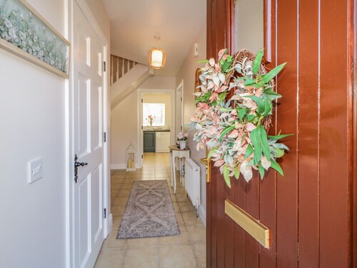 OWEN TUCKER VIEW HOUSE, pet friendly in Ardara, County Donegal