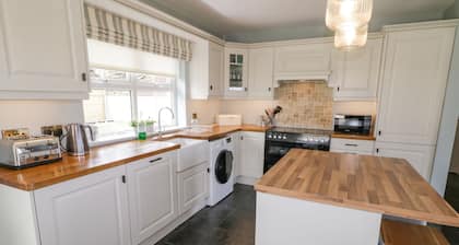 THE HAVEN, pet friendly, with a garden in Falcarragh, County Donegal