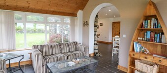 COORLACKA, pet friendly, with a garden in Goleen, County Cork