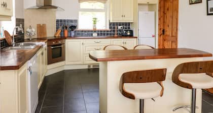 COORLACKA, pet friendly, with a garden in Goleen, County Cork
